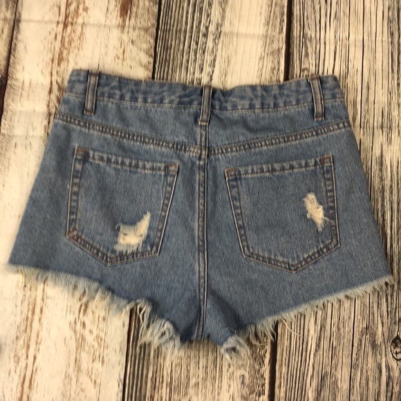 OnTwelfth Women Floral Embroidered Short Size 26 - Picture 2 of 9